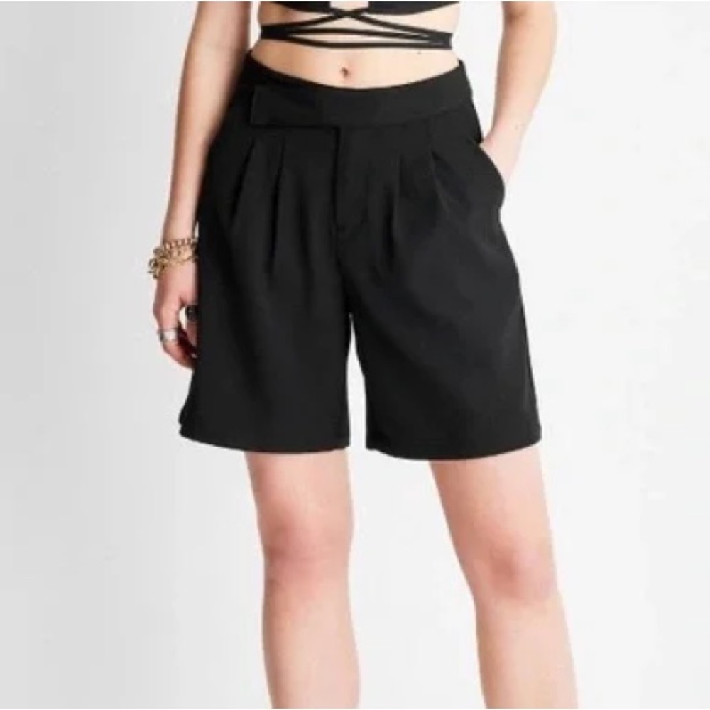 Future Collective Alani Noelle • Relaxed Trouser‎ Shorts in Black